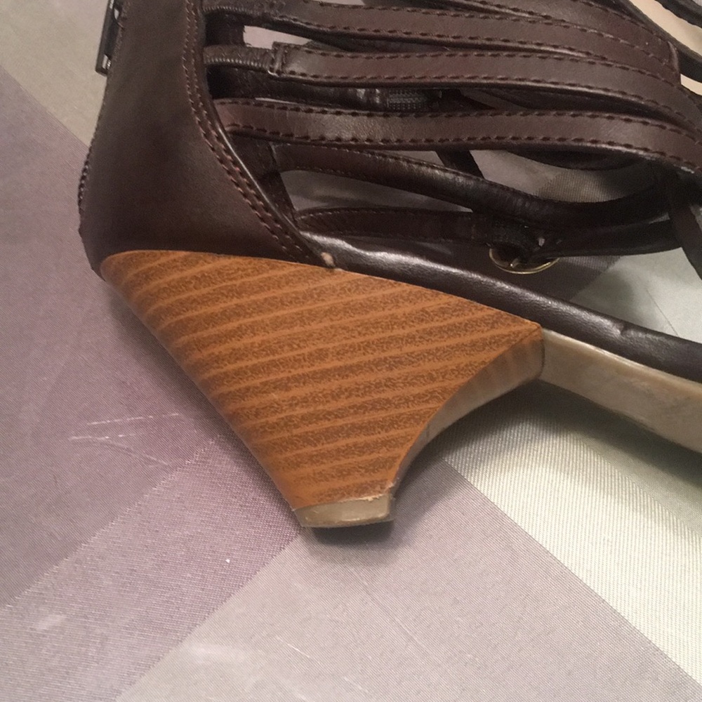 East 5th Brown Sandals - Picture 3 of 6